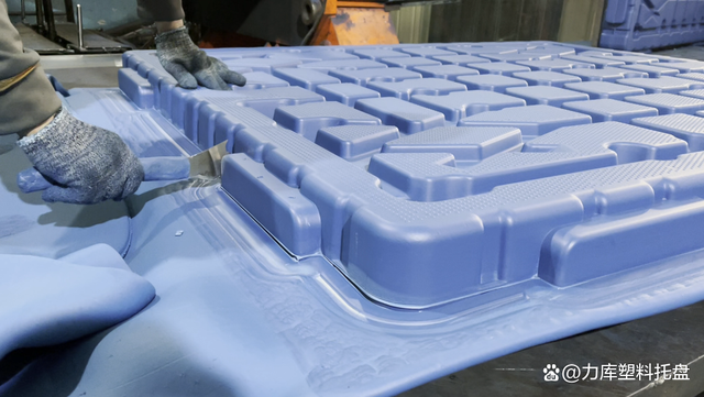 吹塑托盤(pán)生產(chǎn)工藝